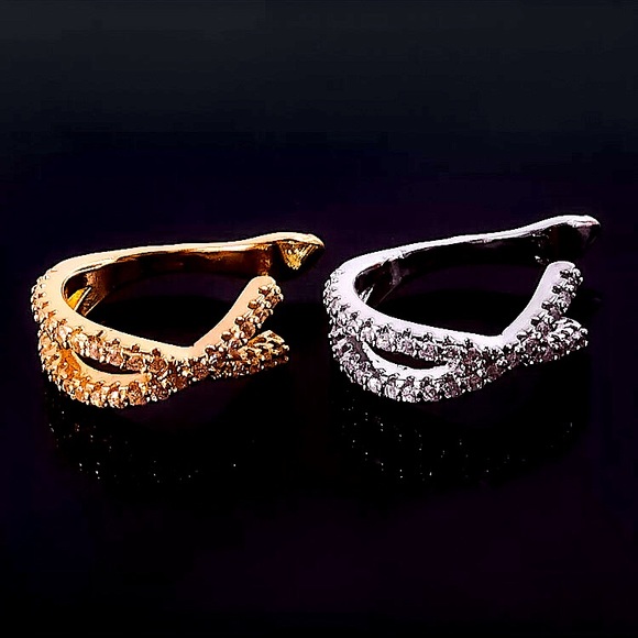 ⚜️[𝟯/$𝟮𝟴]⚜️NEW CZ Silver Crisscrossed Ear Cuff - Picture 8 of 11